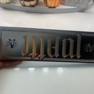 Kat Von D metal matte palette